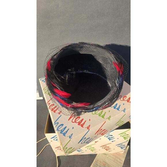 Vintage Hess's Hat Pillbox Fitted Womens Black Red Blue Feather Veil Net 50s - Picture 6 of 9